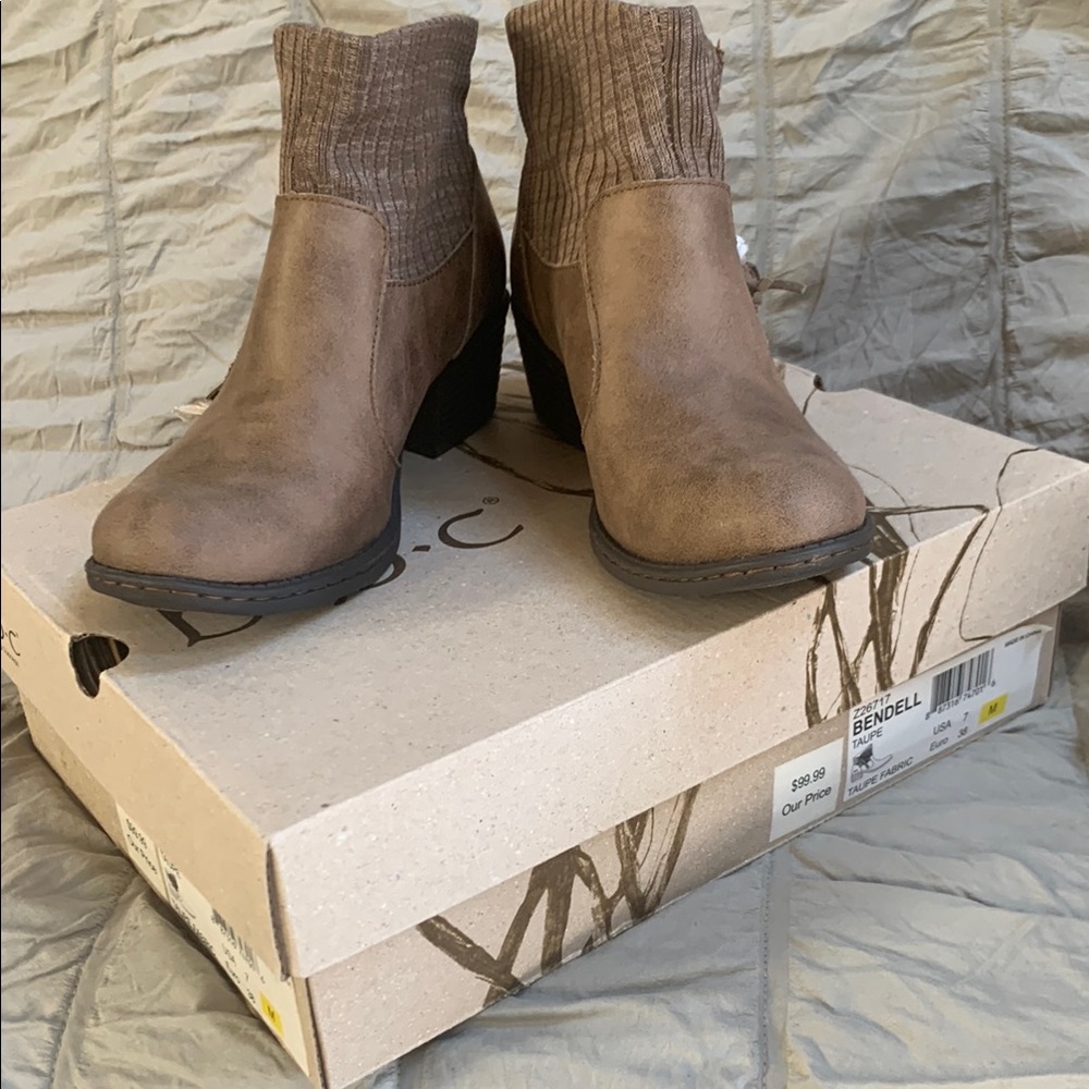 B.o.c womens size 7 taupe bendell boot new in box